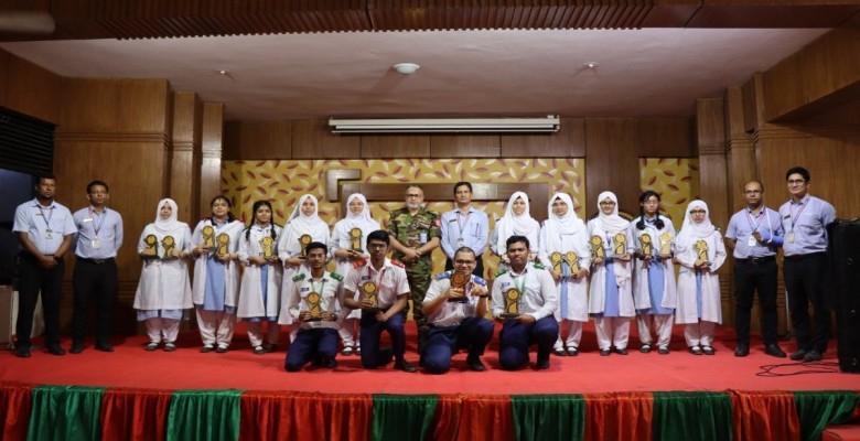 কলেজ শাখার দ্বাদশ শ্রেণির শিক্ষার্থীদের পুরস্কার বিতরণ